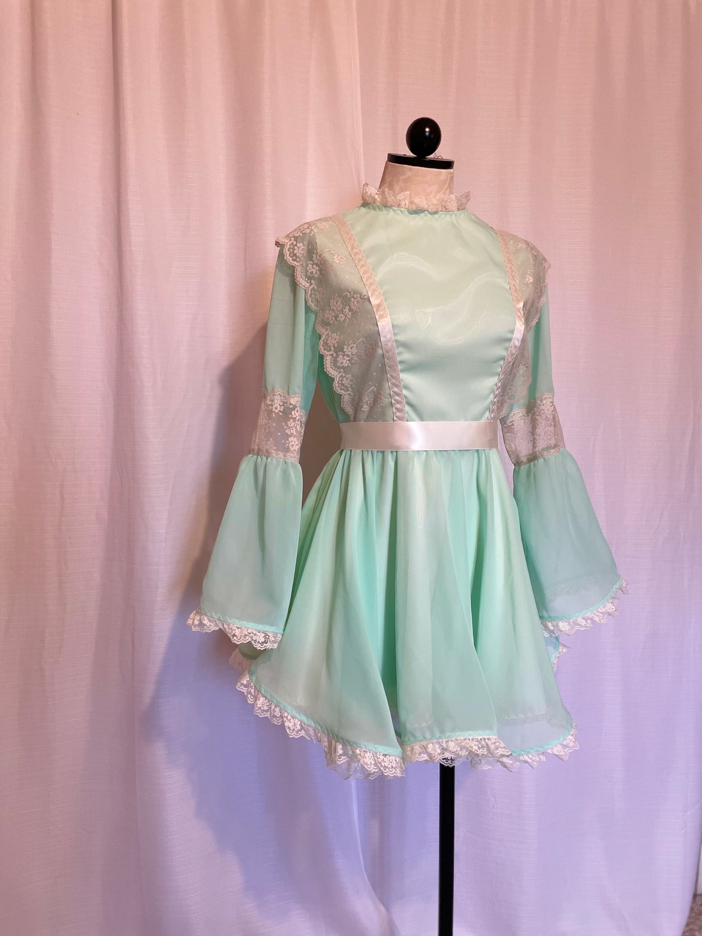 The Mia Dress in Mint
