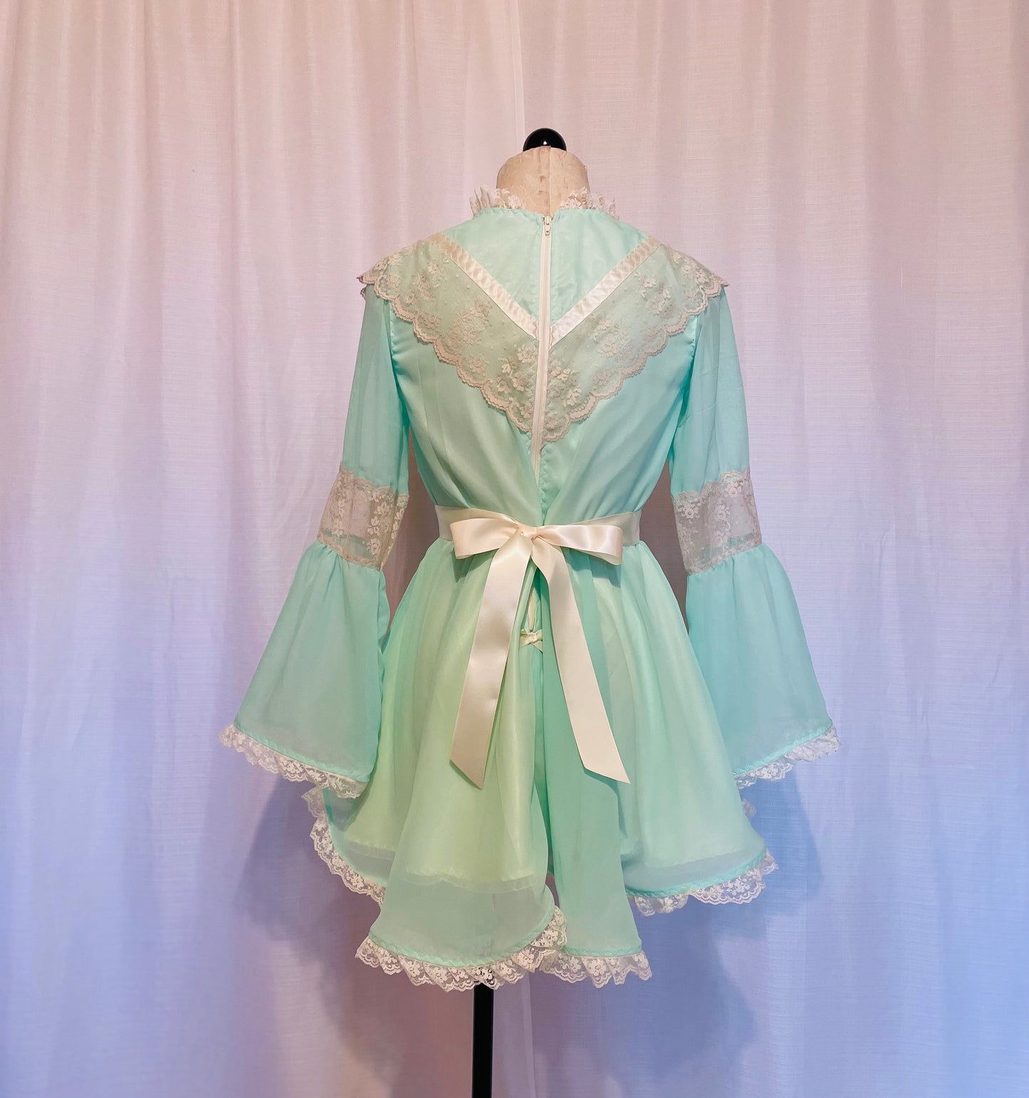 The Mia Dress in Mint
