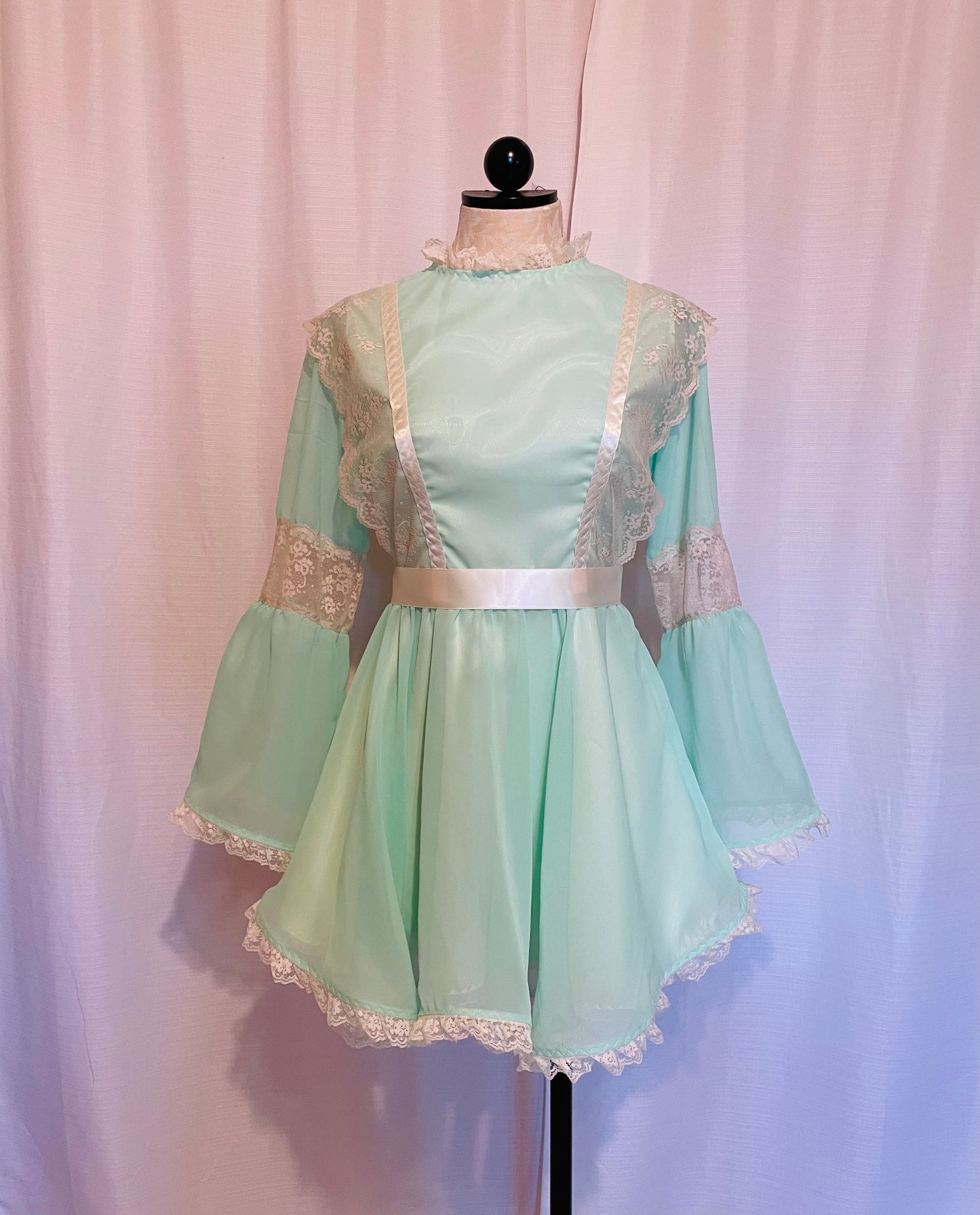 The Mia Dress in Mint