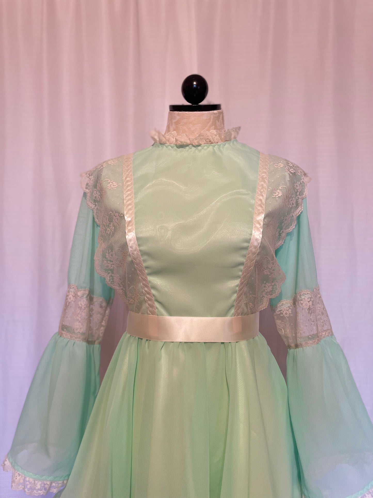 The Mia Dress in Mint