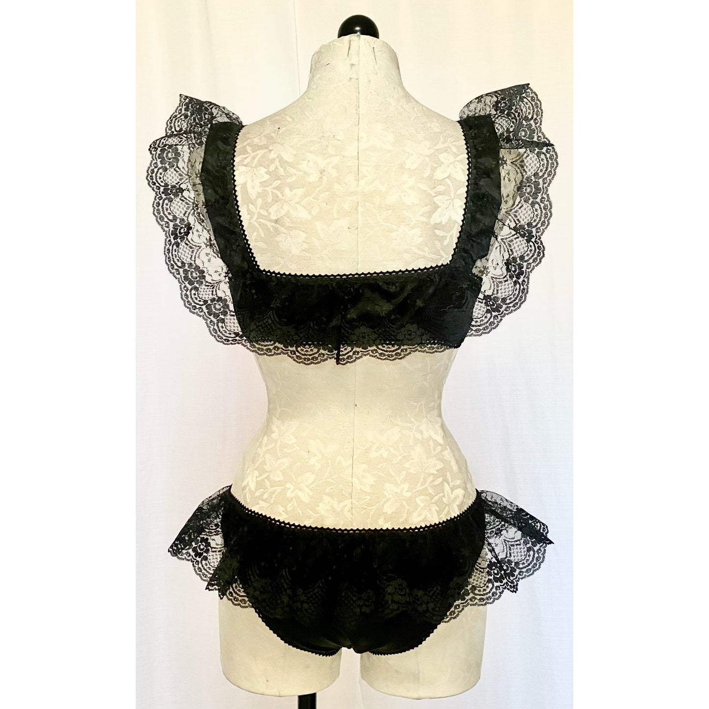 The Doris Set in Black