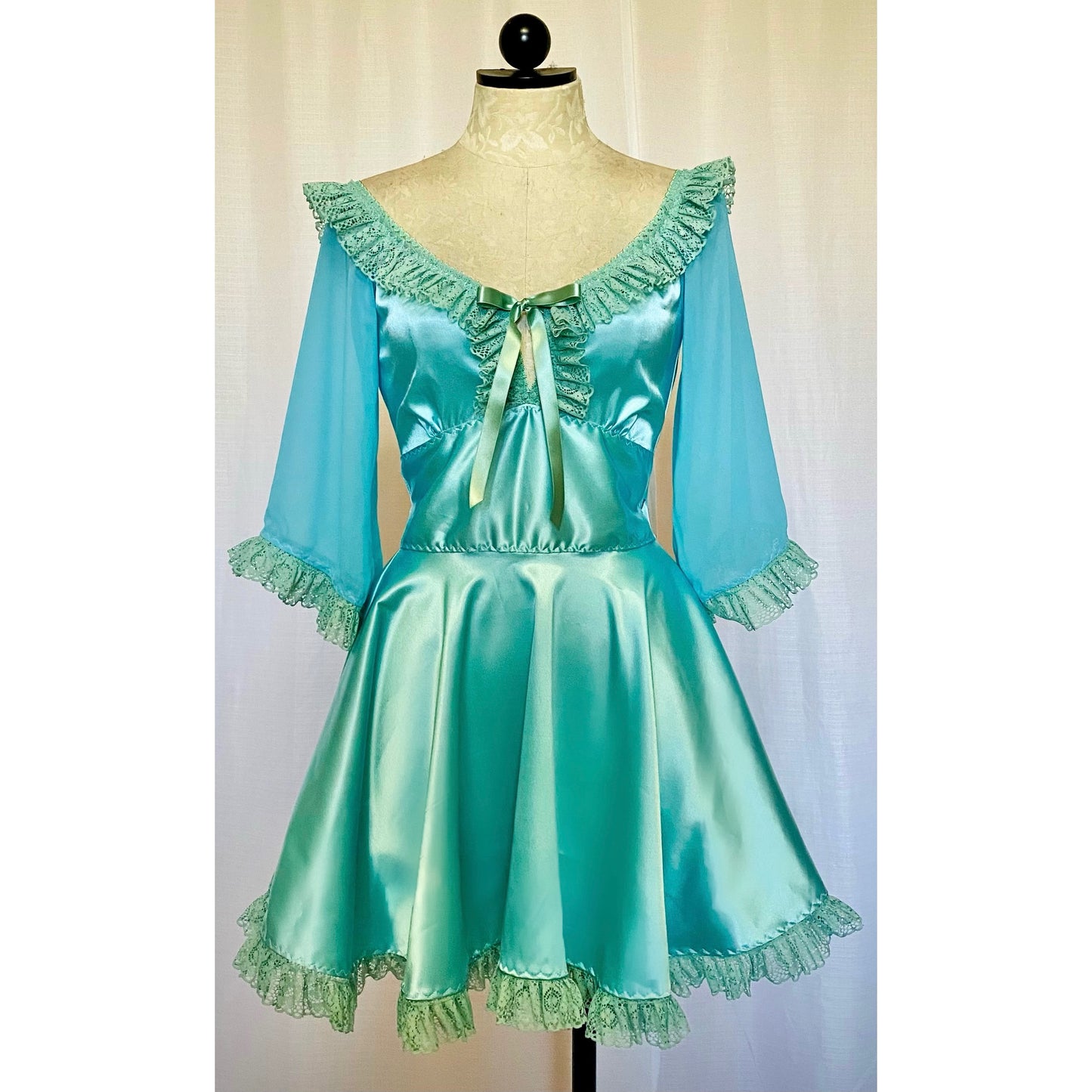 The Quarter Sleeve Penelope Dress in Blue