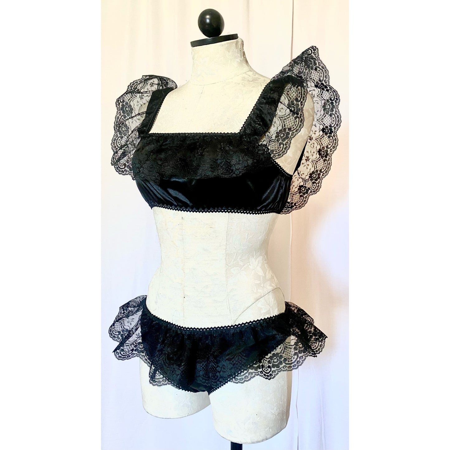 The Doris Set in Black