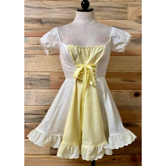 The Cotton Tori Barmaid Dress in White/Yellow