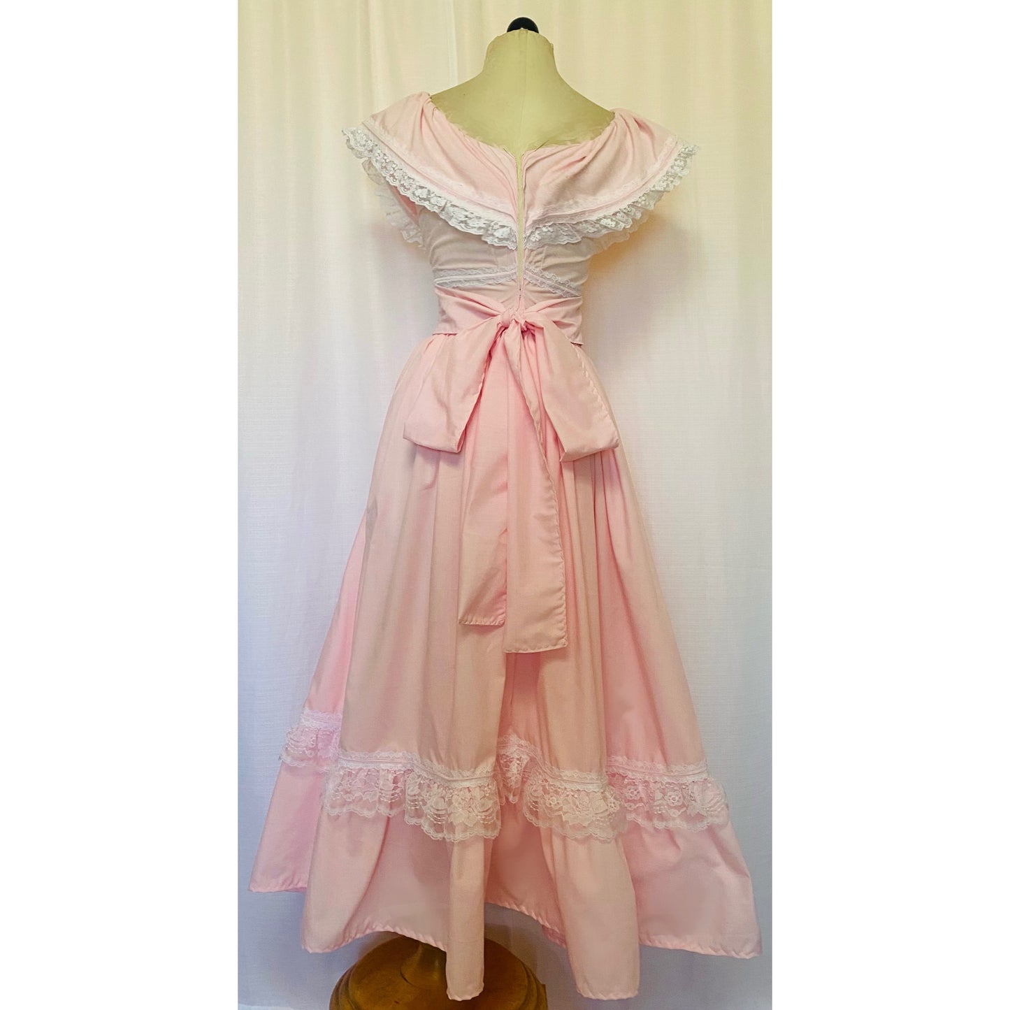The Detelina Dress in Pink