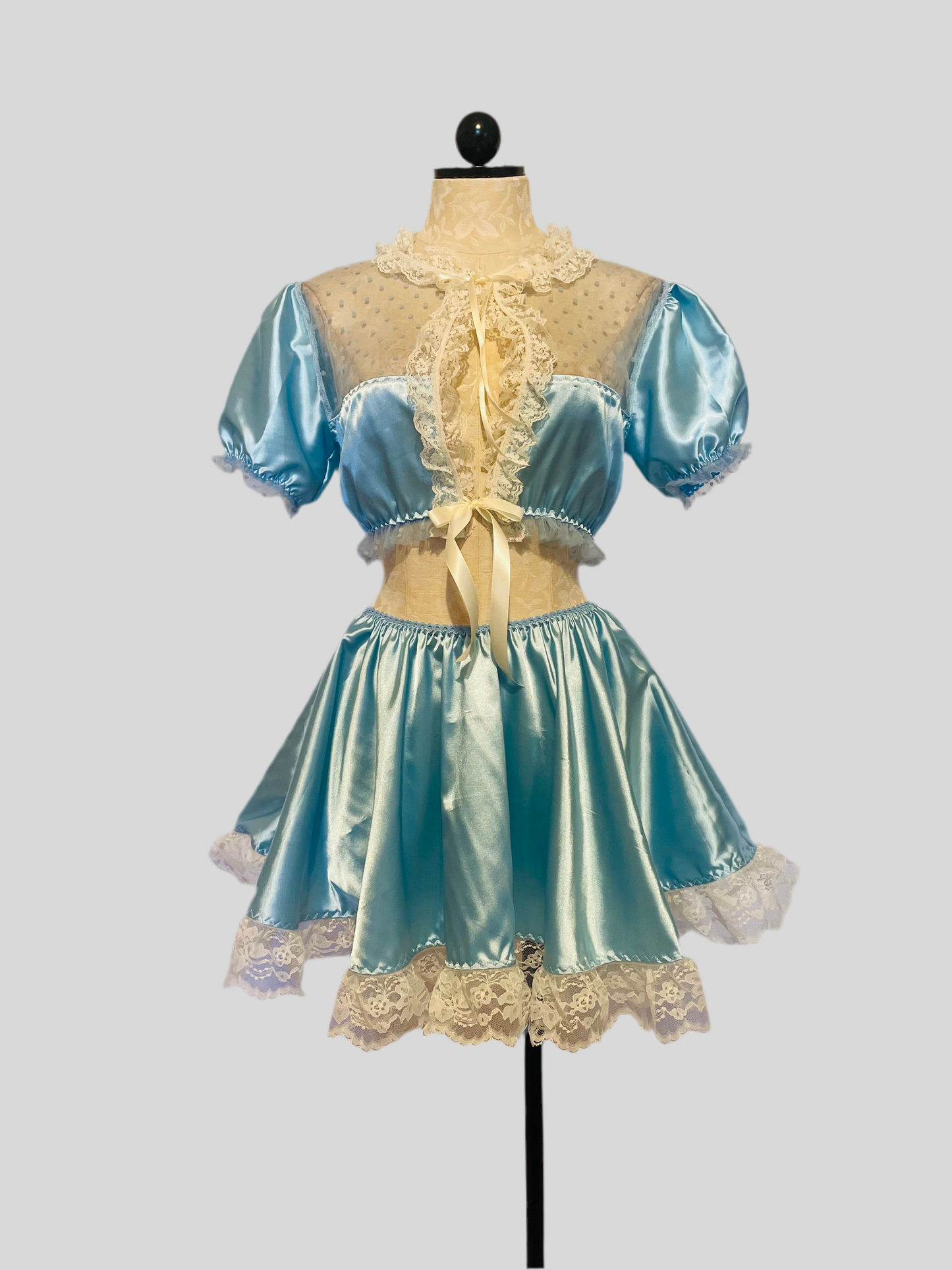 The Antoinette Tie Set in Baby Blue