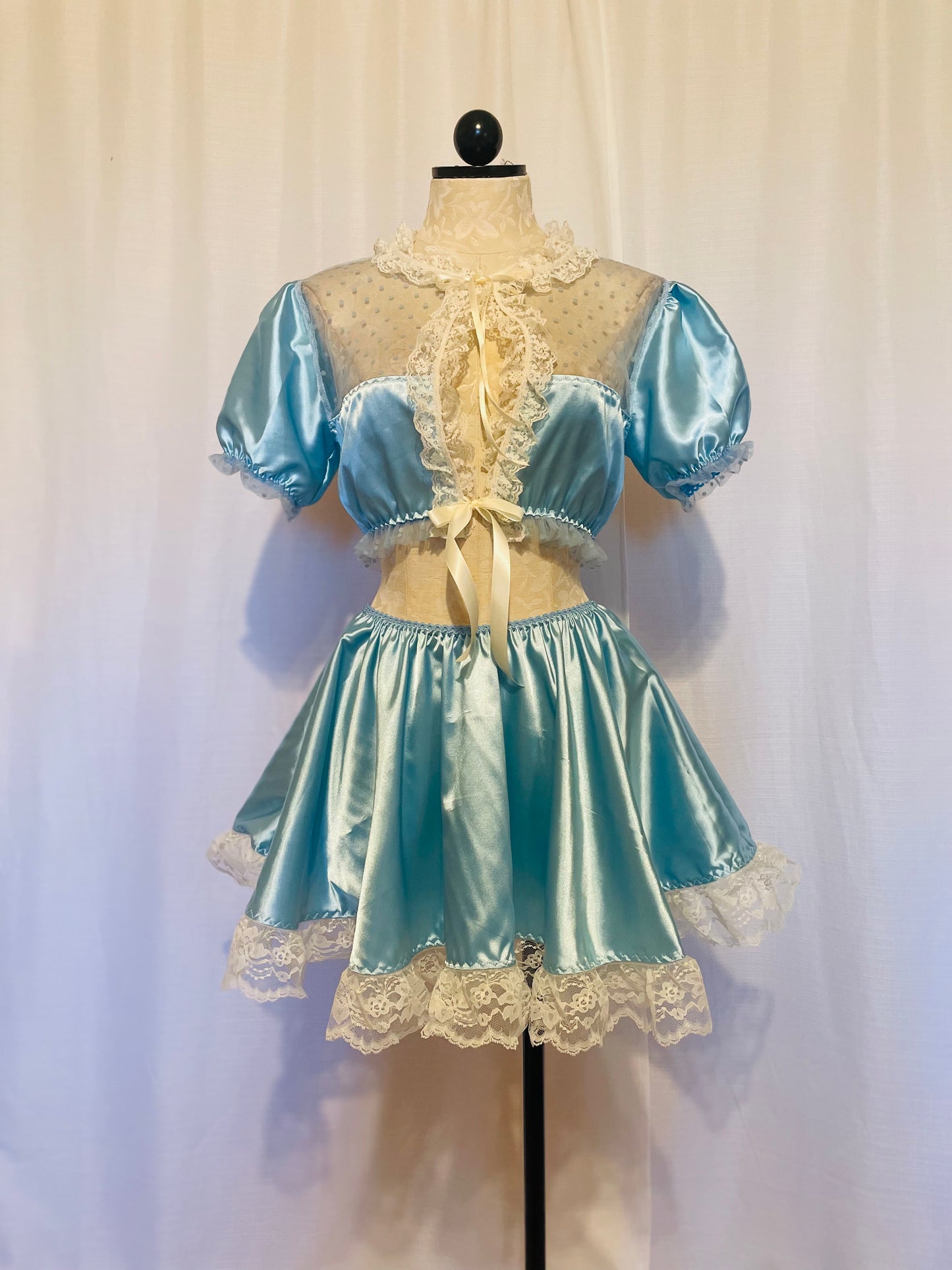 The Antoinette Tie Set in Baby Blue