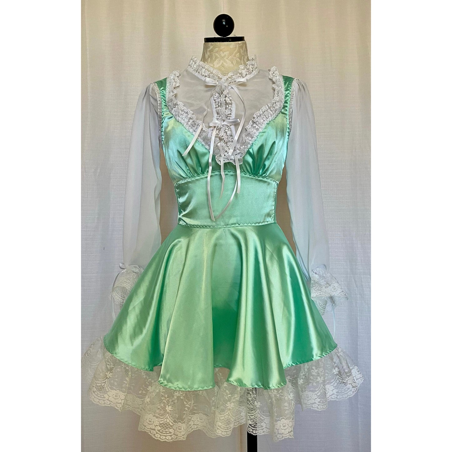 The Siouxsie Dress in Mint
